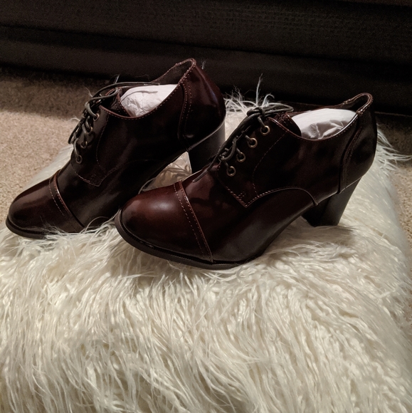 Shoes - Picture 2 of 5